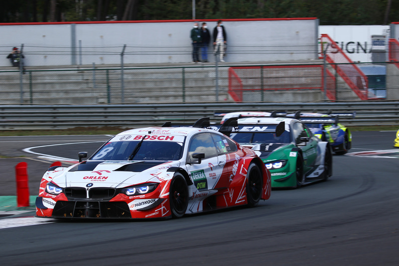 6位を走行する#8 ロバート・クビサ