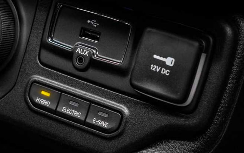 ハイブリッドシステムは「HYBRID」「ELECTRIC」「E-SAVE」の3モードを設定