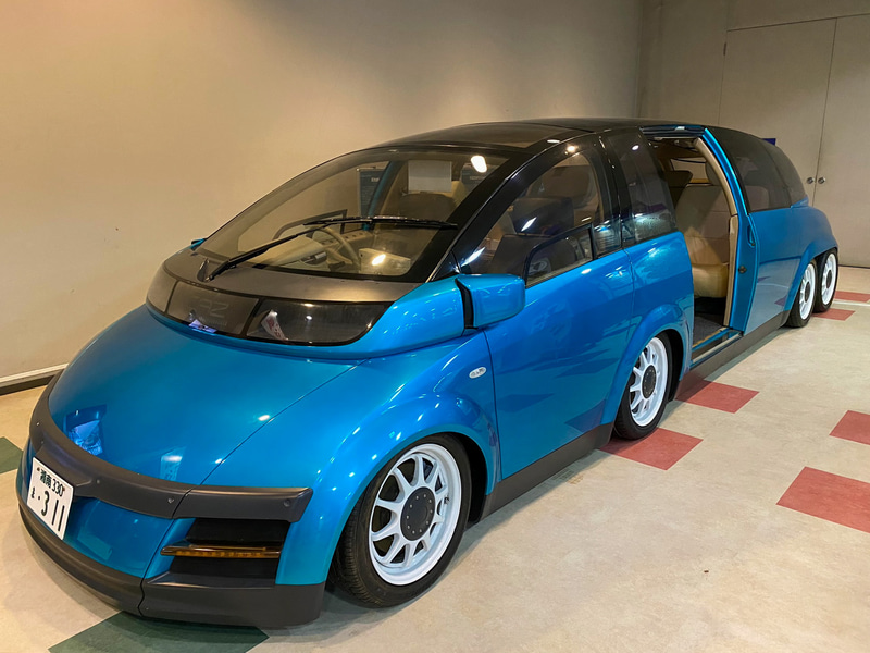 覚えている方もいらっしゃいますか？　2001年に慶應義塾大学が中心となって開発された、高性能電気自動車「KAZ」（Keio Advanced Zero-Emission Vehicle）がこちらに展示されていました。当時はまだリーフもアイミーブも発売されておらず、航続距離300km、最高速300km/hというのは夢のような世界。2001年のジュネーブショー、デトロイトショー、東京モーターショーなどに出展されて、世界的に注目を集めたエポックメイキングなクルマでした