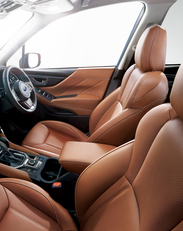 Advanceのみにオプション設定されるブラウンのシルバーステッチ入り本革シート