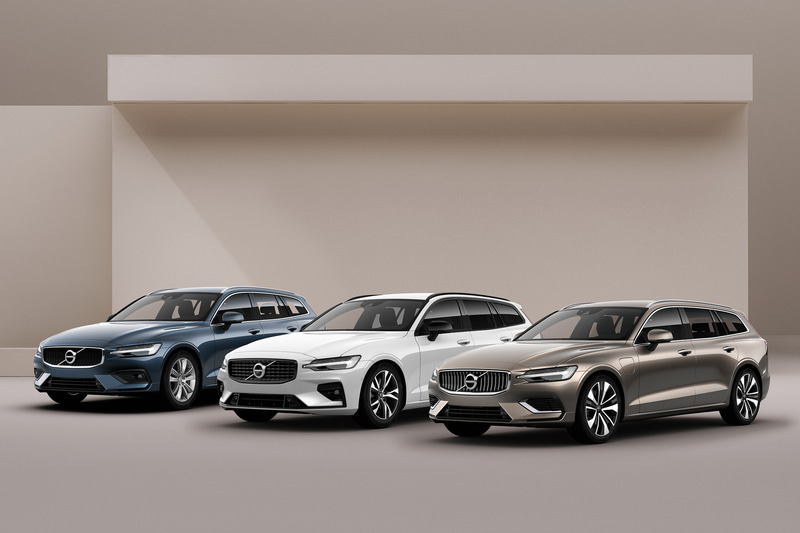 「V60」の装備を一部変更するとともに、パワートレーンに48Vハイブリッドを導入
