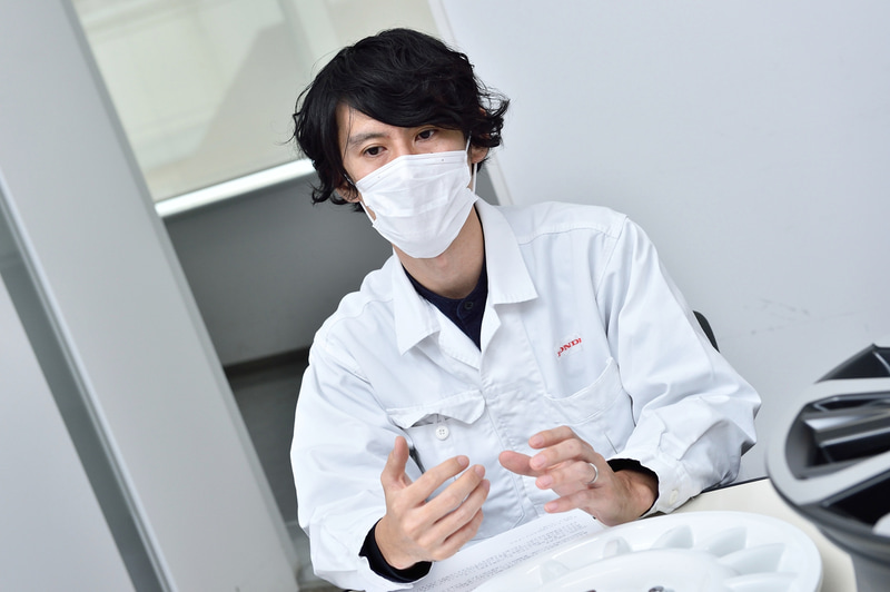 Moduloホイールでは「元の車両がもつデザインから少し離れる、違ったアレンジを加える」と話す南波氏