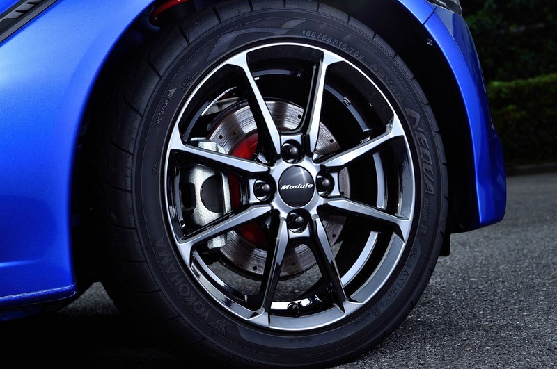 画像はブラックスパッタリング仕上げ。他にステルスブラック塗装とプラウドシルバー塗装もあり