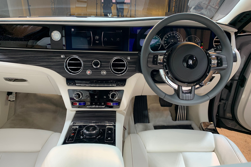 フロントシートとインターフェース