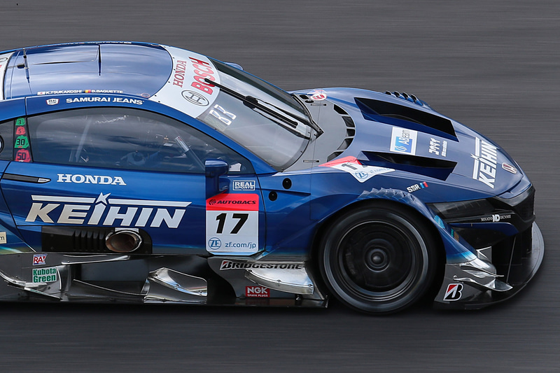 NSX-GT勢の中でランキングトップに立つ17号車。ドライバーの塚越広大選手は、第6戦鈴鹿がSUPER GT100戦目。特別なマーキングがボンネットに施されている