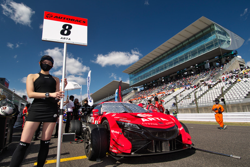 ポールポジションからスタートした8号車 ARTA NSX-GT（野尻智紀/福住仁嶺組、BS）。スタンドには観客が入る