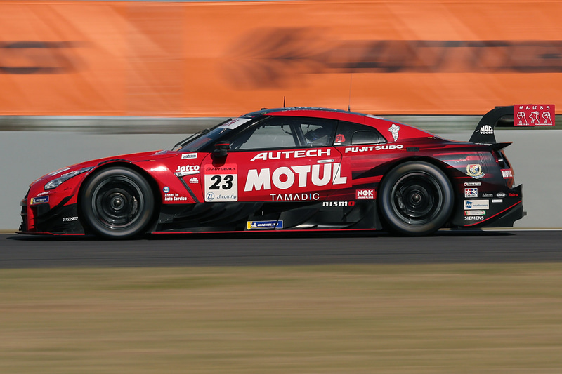 最後尾からスタートして優勝するという華々しい勝ち方で、シリーズチャンピオン戦線に復帰した