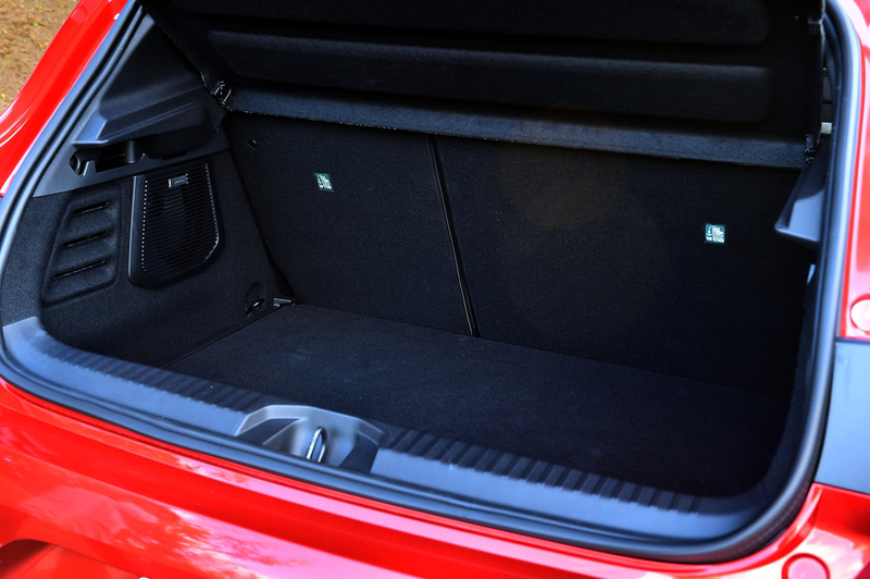 先代より61L増えて391Lの収容量を持つラゲッジスペース