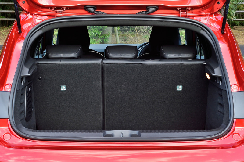 後部席は6：4のセパレートタイプ