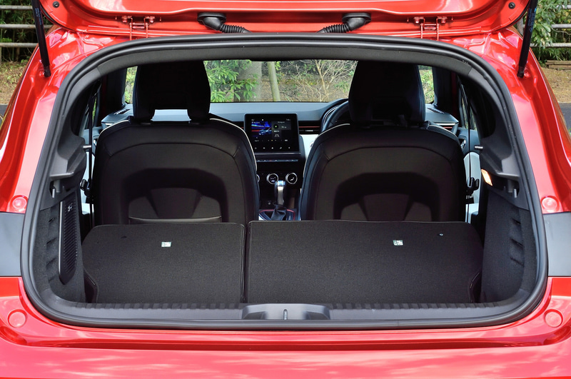 後部席は6：4のセパレートタイプ