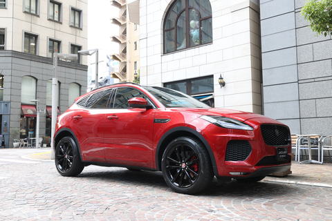 赤いきつねと緑のたぬきの戦いにジャガー・ランドローバーが参戦 - Car