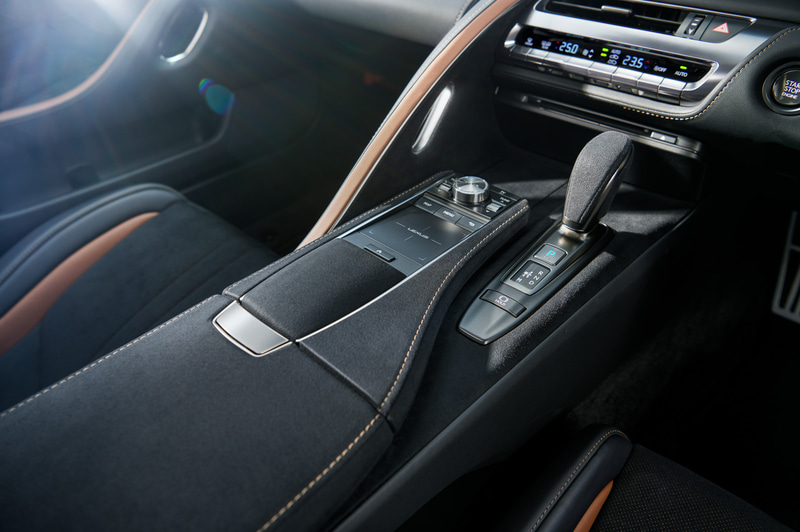 特別仕様車専用アルカンターラ シフトノブ、コンソールボックス