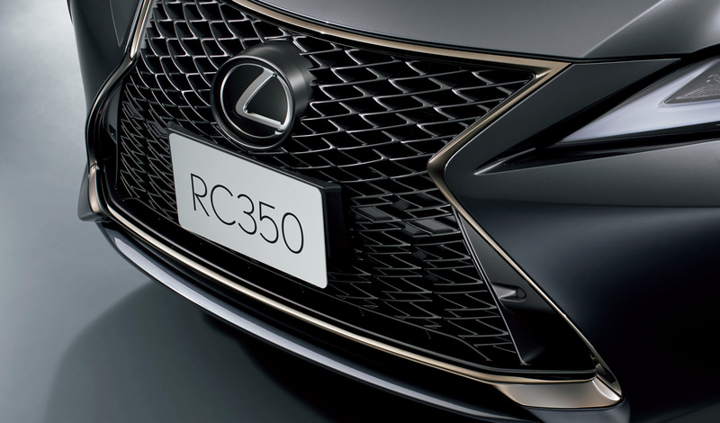 特別仕様車専用スピンドルグリル＆フレーム