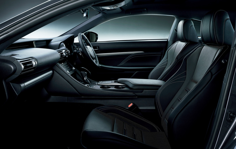 “F SPORT”専用本革スポーツシート