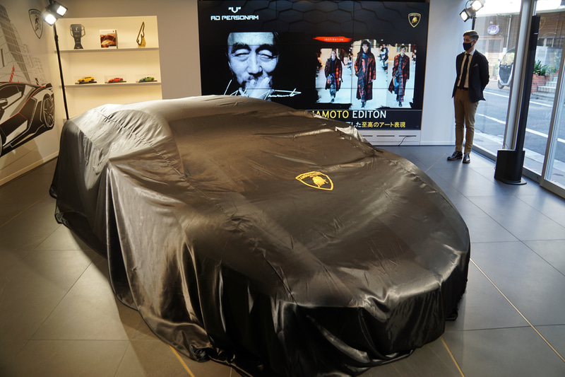 アンベールされるアヴェンタドール S“dressed”by Yohji Yamamoto