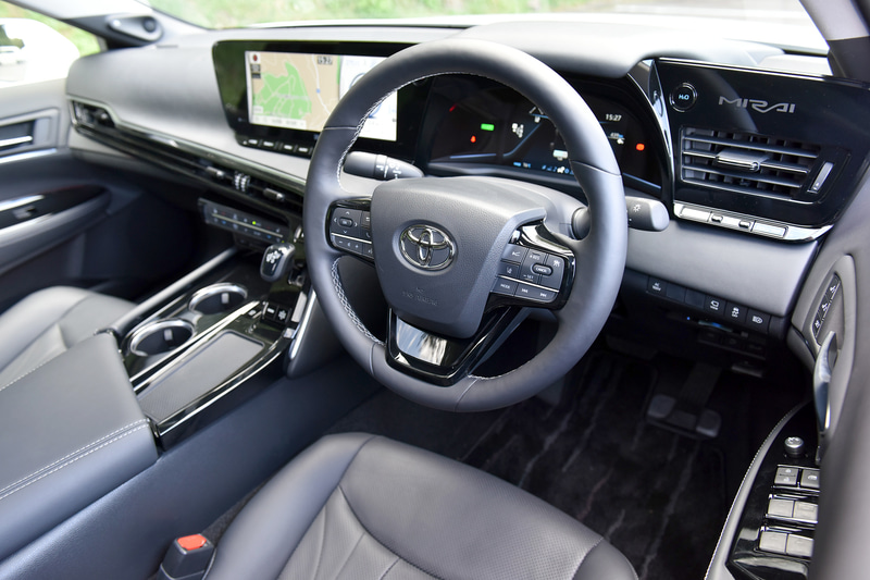 新型ミライの内装