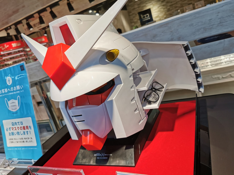 2019年12月にメガネメーカーがガンダム40周年記念企画で制作したガンダムヘッド。眼鏡を6本収容でき、価格は3万9980円（税別）なのですが、これでも高すぎると思い購入を断念