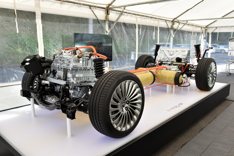 特徴的な水素タンクレイアウト