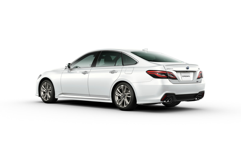 RS Advance（プレシャスホワイトパール）＜オプション装着車＞