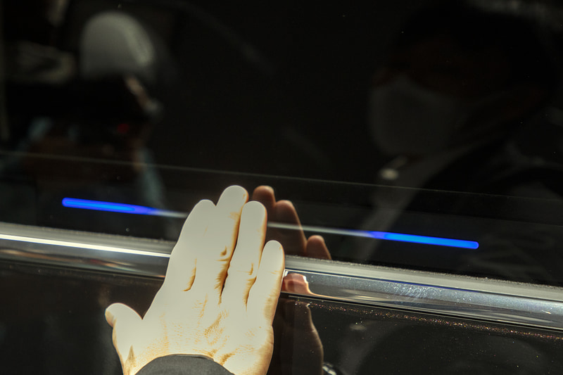 パワースライドドアの開閉を途中で止めたい場合はセンサー部をタッチすると動きが止まる