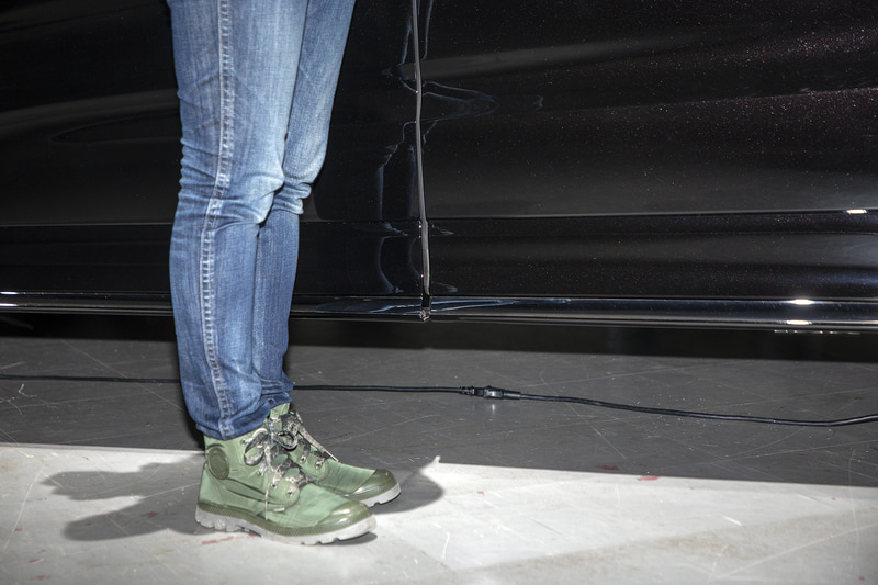 ガソリンタンクなどフロア下に配置するパーツの厚みを抑える設計により低床化。子供、お年寄りなどでも乗り降りがしやすい