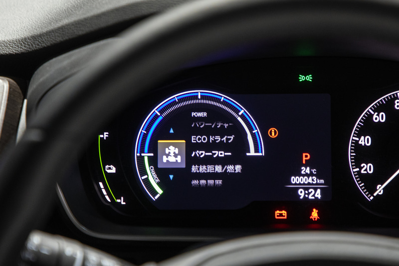 高詳細フルカラー液晶パネル内のメニュー表示。選択した状態でメニューボタンを押すと奥の階層に切り替わる