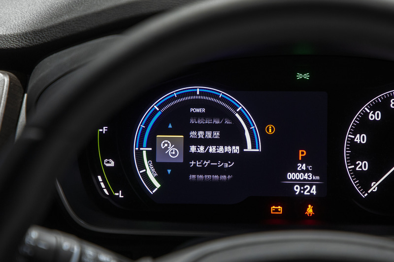 高詳細フルカラー液晶パネル内のメニュー表示。選択した状態でメニューボタンを押すと奥の階層に切り替わる