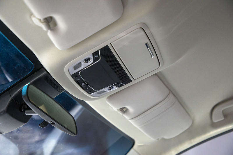 マップランプなどがつくオーバーヘッドコンソール