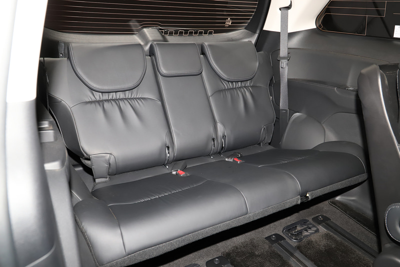 本革シート＆インテリアはe：HEV アブソルート EXとアブソルート EXにオプション設定。標準シートはコンビシート（プライムスムース×ファブリック）