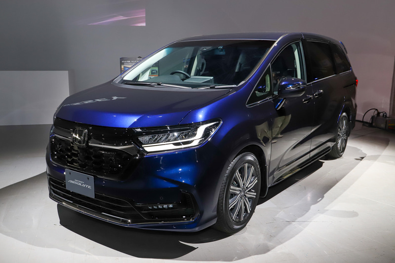 ホンダアクセスの純正アクセサリー装着車。ボディカラーはオブシダンブルー・パール