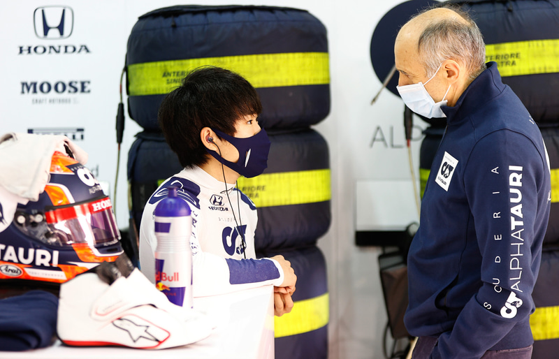 フランツ・トスト代表（右）と角田裕毅選手（左）　Photo：Honda