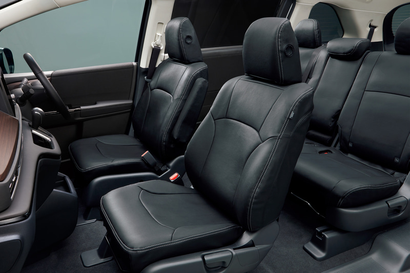 フルシートカバー 革調タイプ（ブラック/1・2・3列目シート用セット、8人乗り用/7人乗り用）：7万9200円