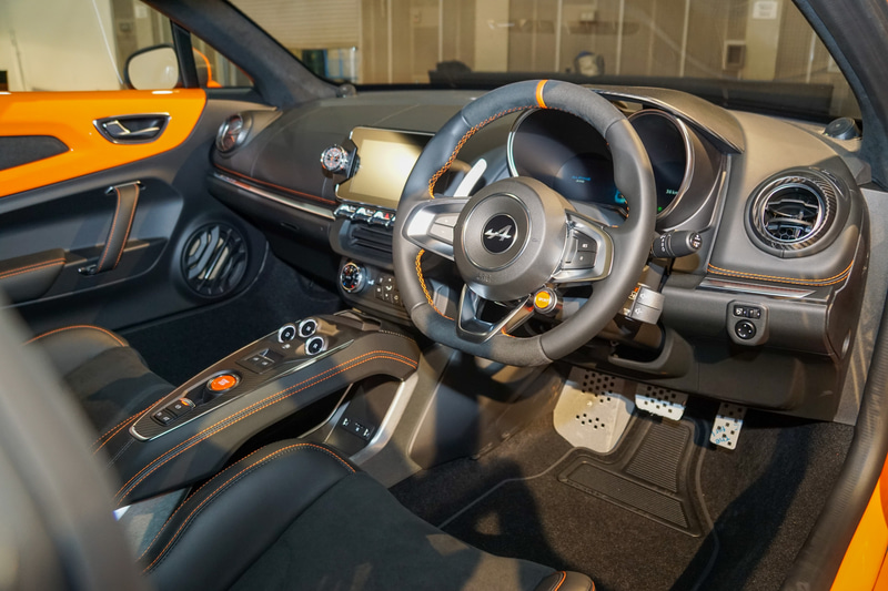 「アトリエアルピーヌ」で仕上げられたA110