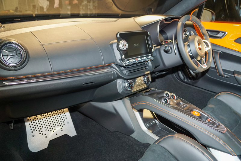 「アトリエアルピーヌ」で仕上げられたA110