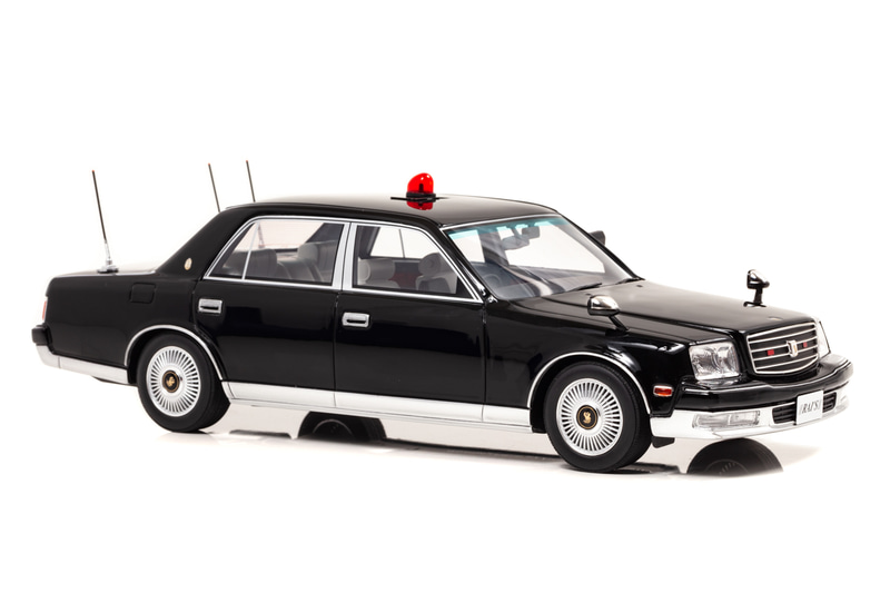 装備の細部に至るまで可能な限り再現されている。ボディ素材はレジン（樹脂）で塗装済みの完成品。パッケージサイズは：378×195×193mm（幅×奥行×高さ）