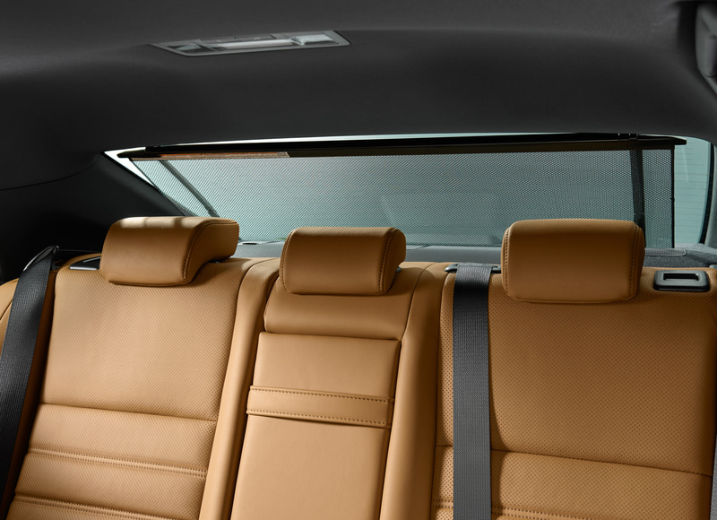 電動リアウインドゥサンシェード