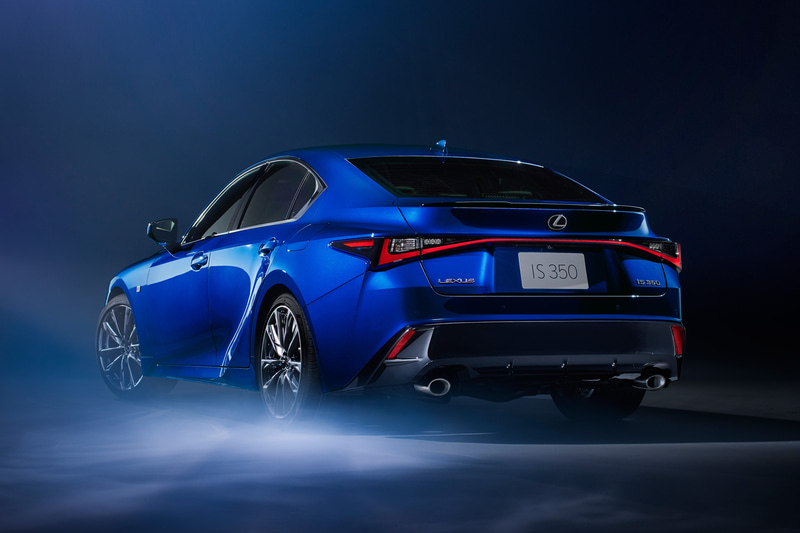 IS350“F SPORT”（ヒートブルーコントラストレイヤリング）