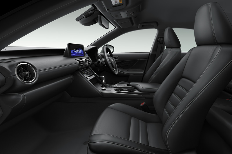 IS300h“version L”（インテリアカラー：ブラック）