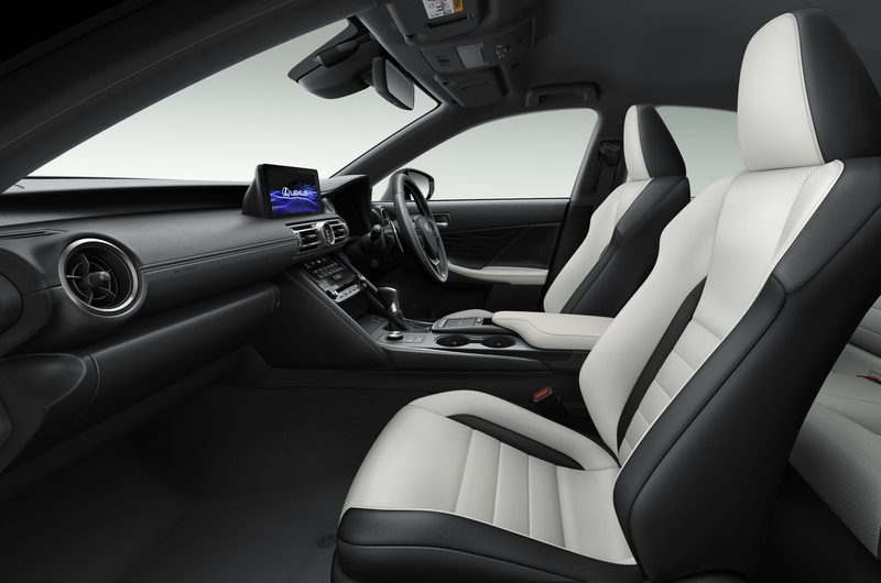 IS300h“F SPORT”（インテリアカラー：ホワイト）