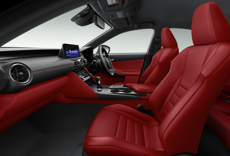 IS300h“F SPORT”（インテリアカラー：フレアレッド）