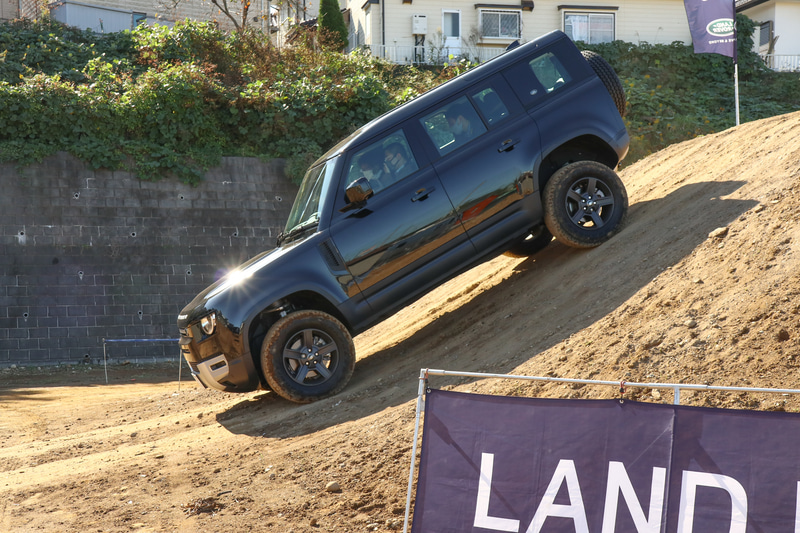 ヒルディセントコントロールで安全かつ簡単に坂を下ることができる