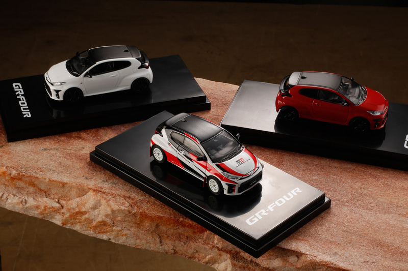 GRヤリス RZ（右）、GRヤリス RALLY CONCEPT（中）、GRヤリス RZ "High-performance"（左）