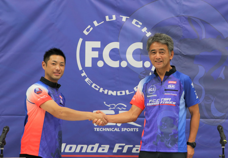 2021シーズンの活躍を誓う2人が握手を交わした