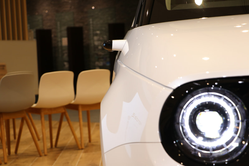 多機能ながら最小限のサイズにしてボディ幅に収めたサイドカメラミラーシステム