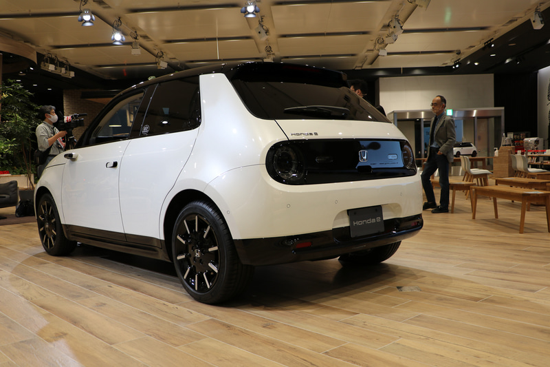 ホンダウエルカムプラザ青山に展示されているHonda e