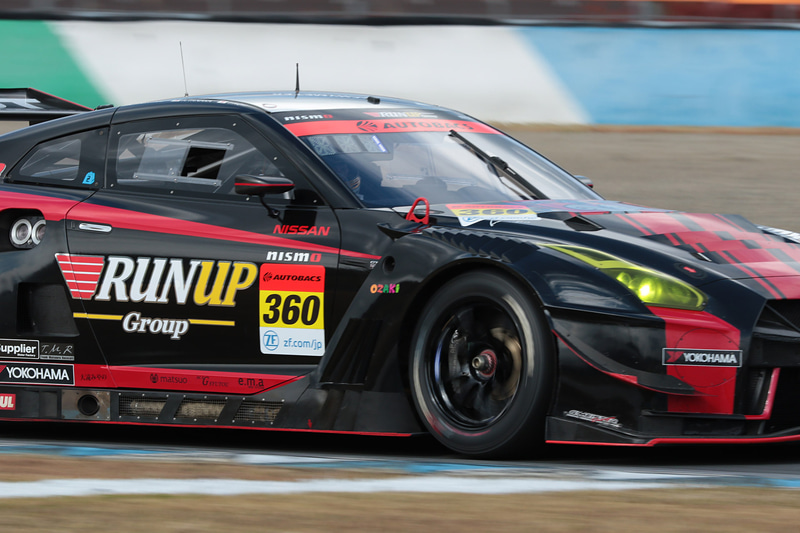 3位は360号車 RUNUP RIVAUX GT-R（青木孝行/大滝拓也組、YH）