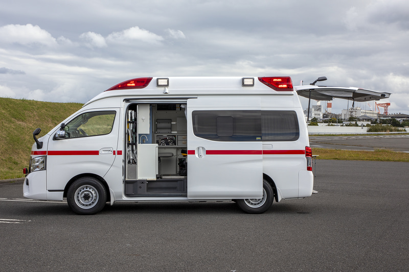 高規格救急車の「パラメディック」。左面はスライドドアから乗り込みができる