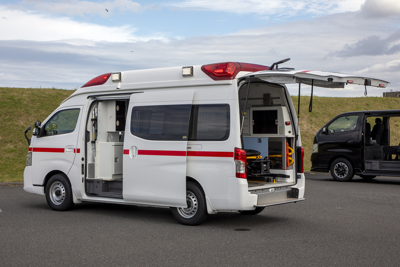 高規格救急車の「パラメディック」。左面はスライドドアから乗り込みができる