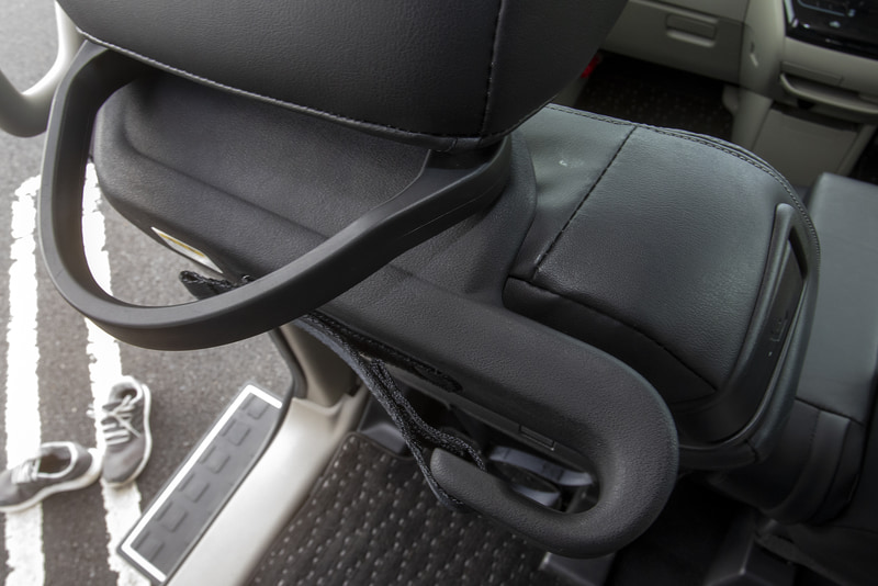 杖を固定するためのバンドも付いている