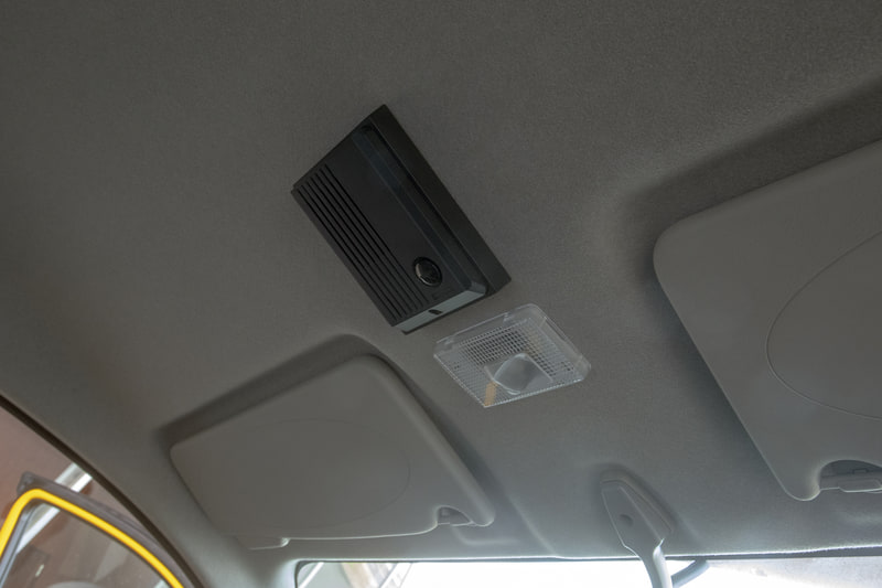 同時に展示されていたNV200 軽症感染患者搬送車は、感染者を運ぶだけに運転席との仕切は一体式で隙間のないもの。会話はインターホンで行なうようになっていた